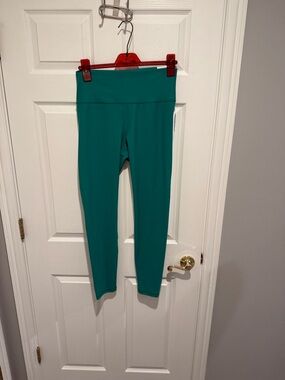 NWT Old Navy Teal Green Tall Leggings. Size Large